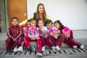 Asocolflores apoya la escolaridad de la niñez rural