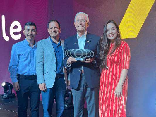 Asocolflores recibe reconocimiento en los Premios Xposible 2025 por su liderazgo en el uso eficiente del agua