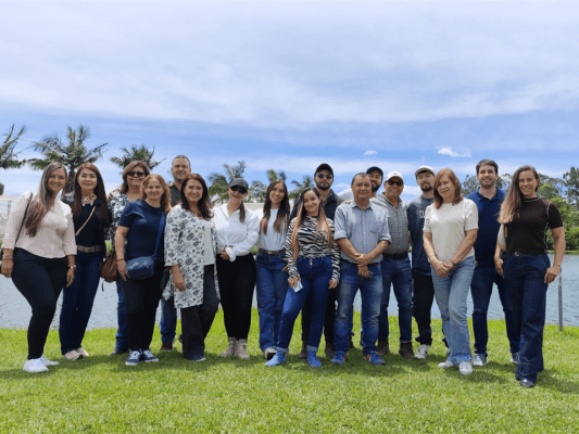 El Plan Padrino de Asocolflores, fortalece la competitividad de los pequeños productores a través del intercambio de experiencias