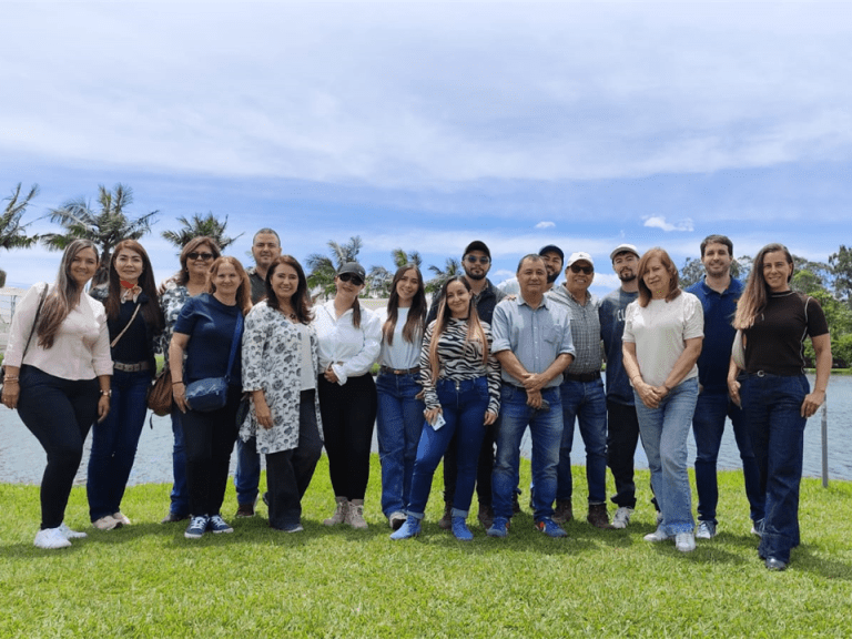 El Plan Padrino de Asocolflores, fortalece la competitividad de los pequeños productores a través del intercambio de experiencias