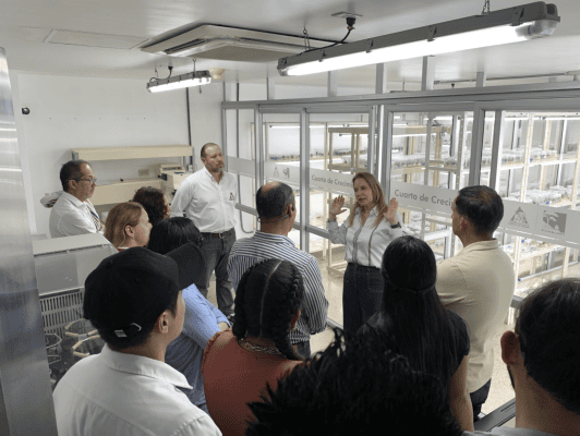 Ceniflores lidera gira técnica a Cenicafé para identificar oportunidades de innovación en la floricultura